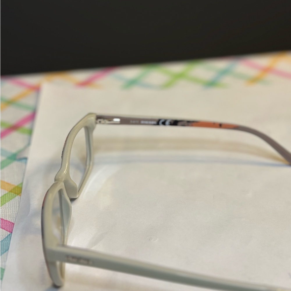 Diesel White Rectangular Glasses Minimalist Design - Picture 4 of 4